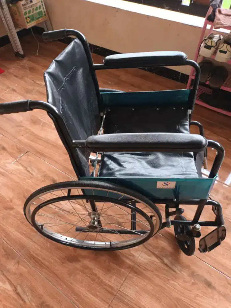 kursi roda bekas pakai 2 bulan nego