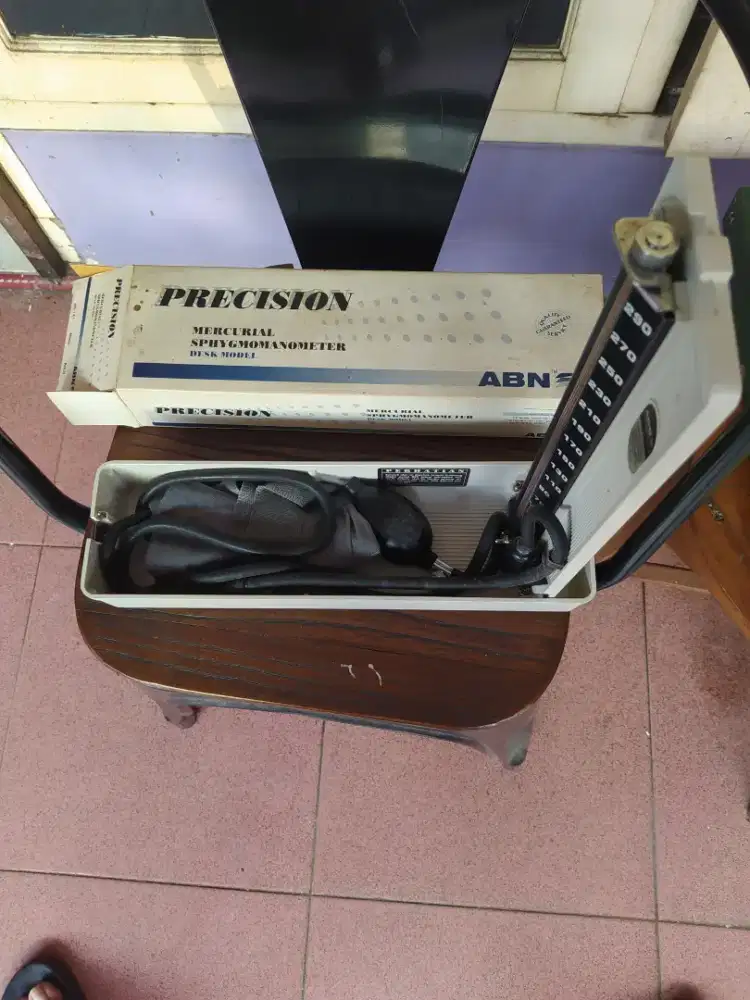 Alat ukur Tensi tubuh air raksa dan Stethoscope seperti baru Dijual
