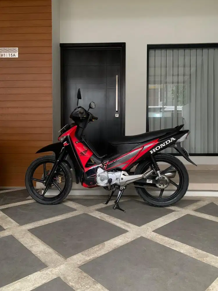 HONDA SUPRA X 125 2005 karbu PAJAK ON, PLAT DKI, SRT LGKP, MESIN ENAK