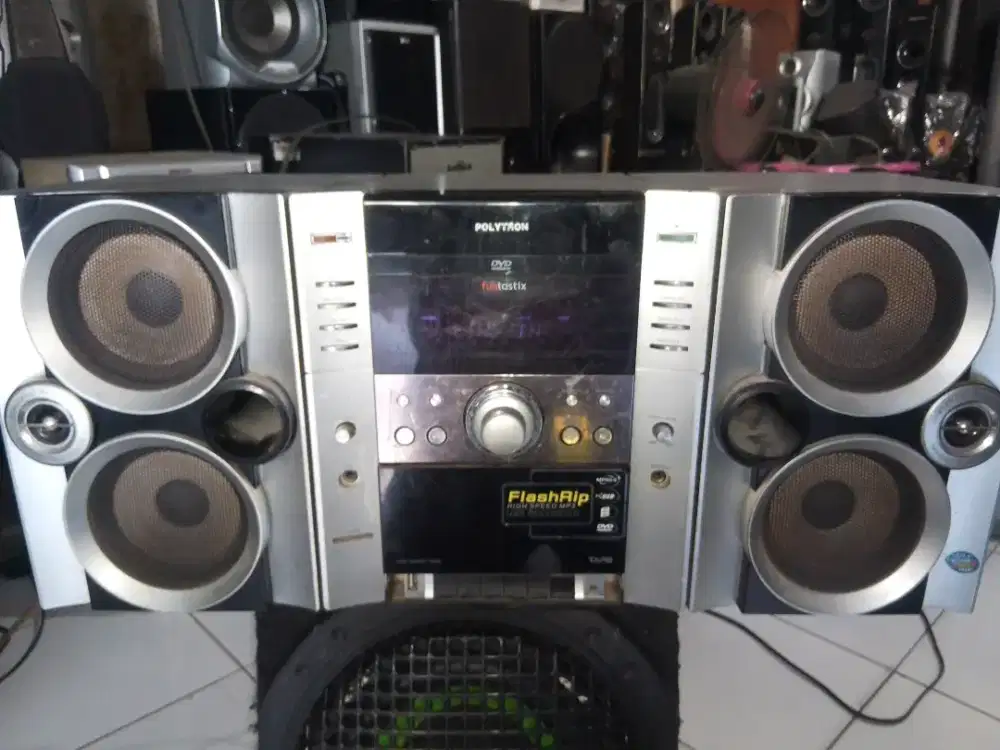 Polytron hi-fi dobel woofer USB, radio & Aux ok, CD & kaset off