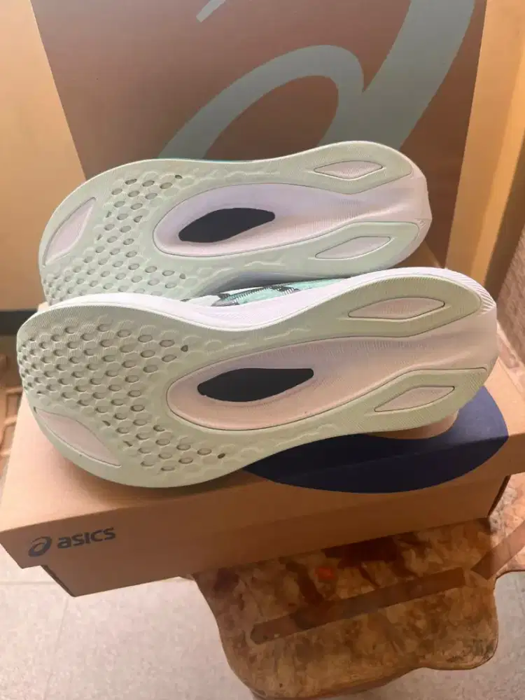 Like New - Asics Magic Speed 4