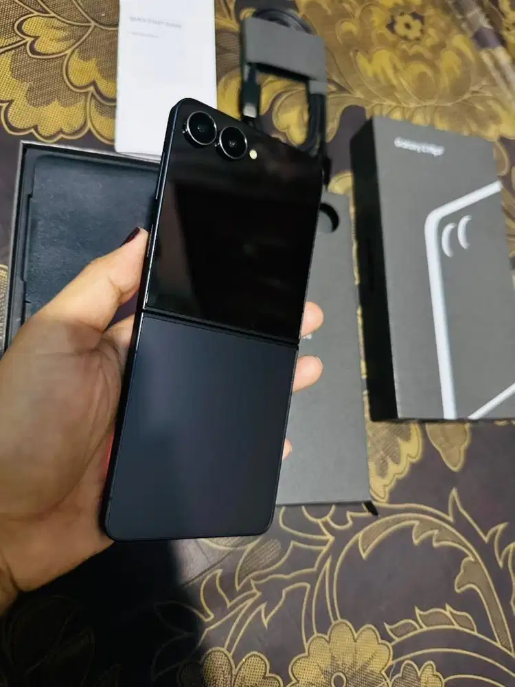 Samsung galaxy z flip 7 256gb jet black garansi resmi samsung