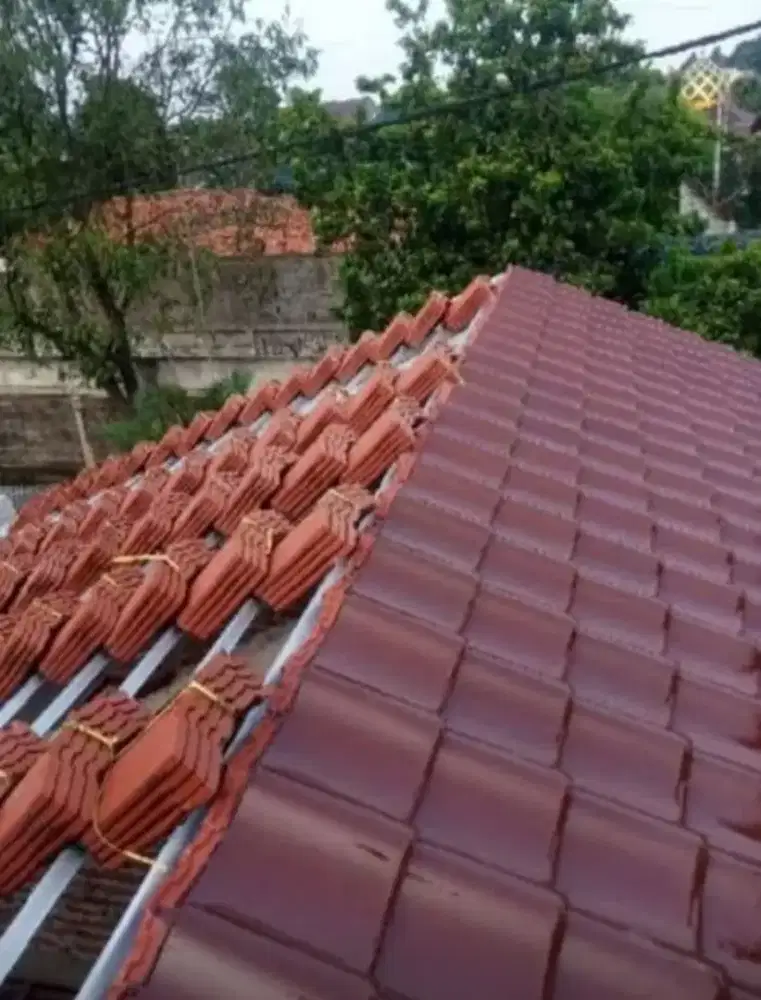 Kontruksi baja ringan dan bongkar pasang atap lama