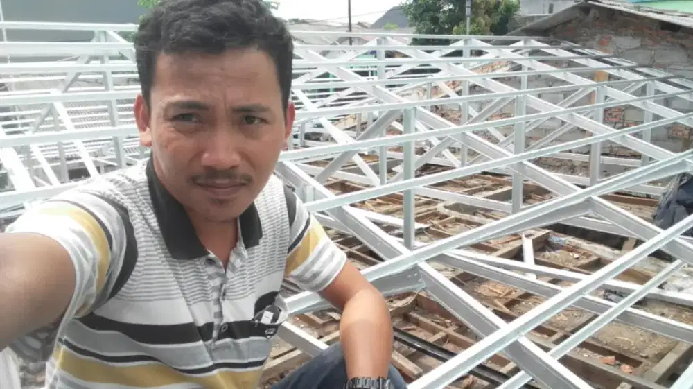 Kontruksi baja ringan atap genteng metal pasir