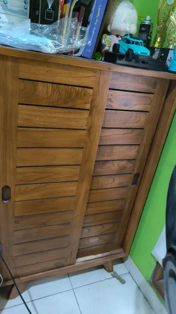 lemari buku sliding kayu
