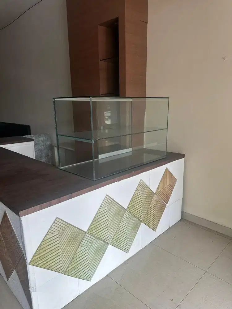 etalase besar dan panjang buat roti ato dagang makanan