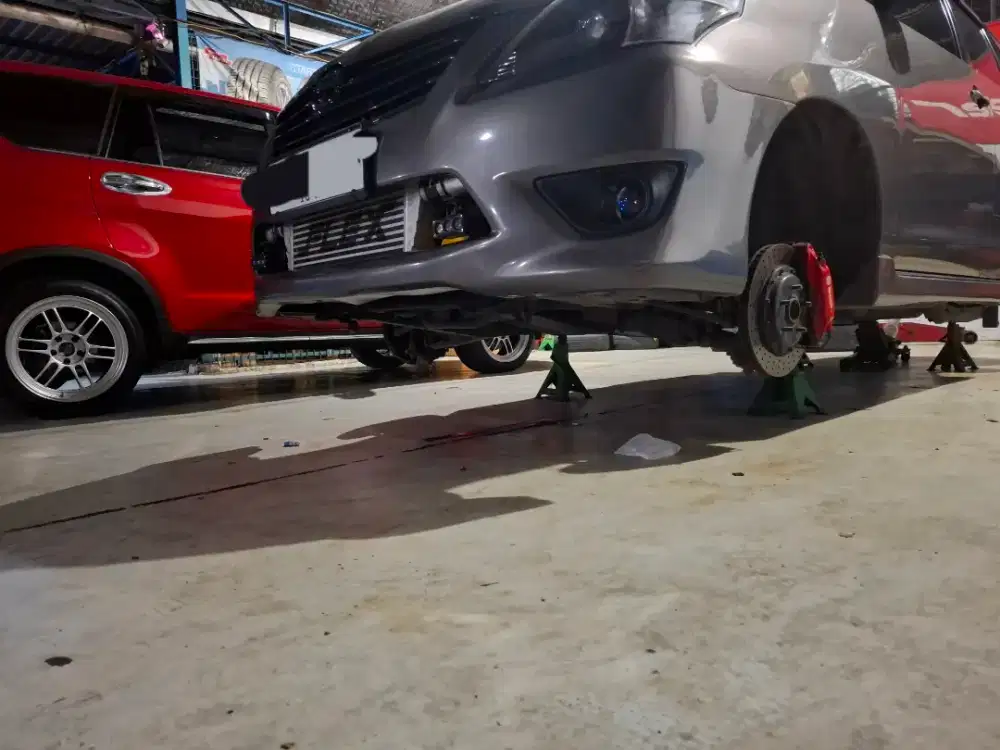 Dibutuhkan helper / montir / mekanik mobil