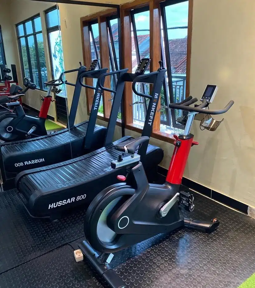 Treadmill (The Monkefit HUSSAR 800)