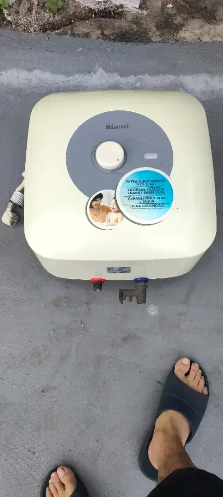 Ada pemanas air.