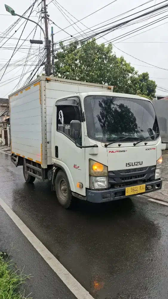Isuzu NLR X 100Ps engkel 4roda box Orsinil