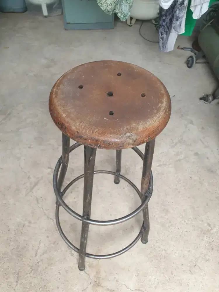 Kursi tinggi 77 cm, cocok utk kafe  bisa dipotong spy pendek