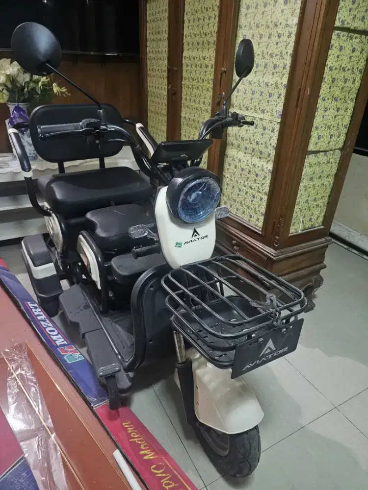 SEPEDA LISTRIK RODA 3 LIKE NEW