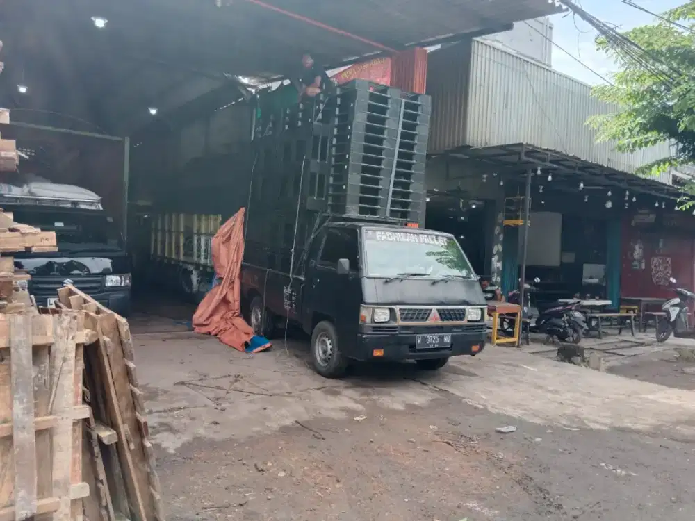 Pallet plastik bekas stok banyak