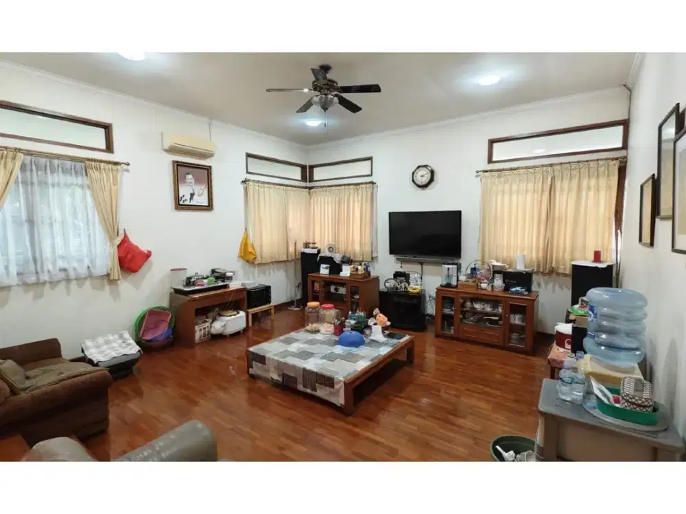 Rumah tua cantik ada swimpool di Bintaro Jaya PR 17819