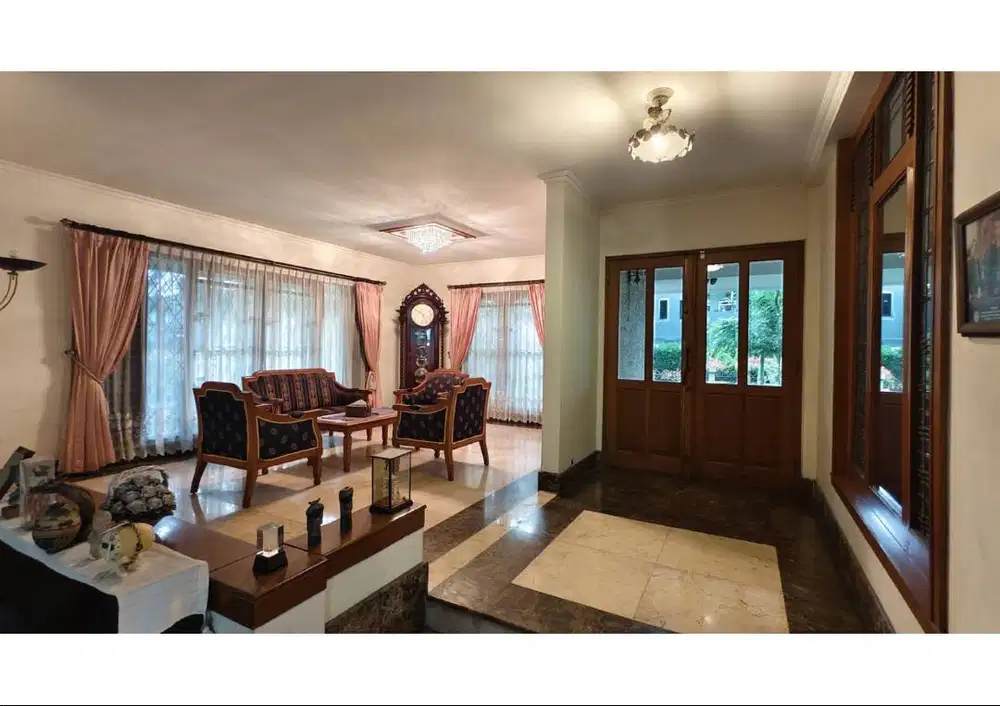 Rumah dengan Tanah yang Luas di Bintaro Tangsel GB-17819