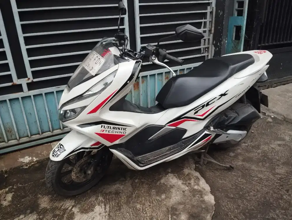 PCX putih tahun 2019, pemakaian 2020 , di jual tangan pertama