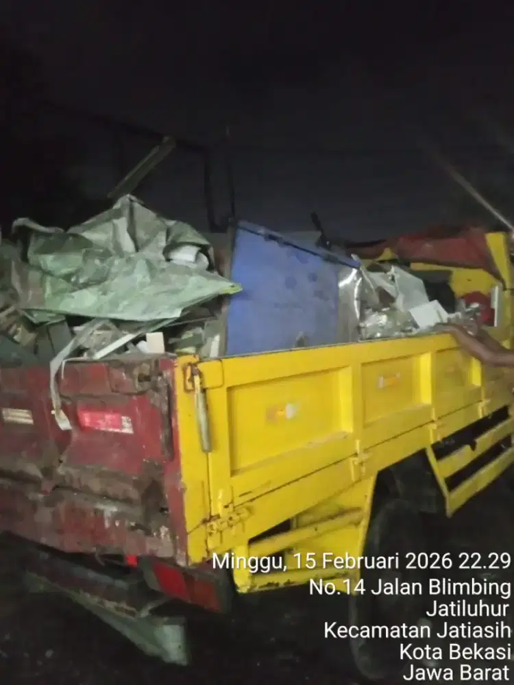 Jasa buang puing dan buang sampah