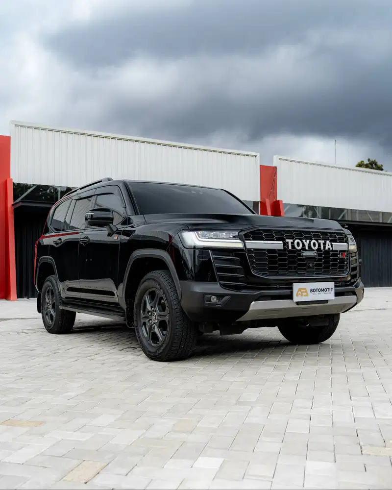 Toyota Land Cruiser 300 GR-Sport 4x4 AT 2023