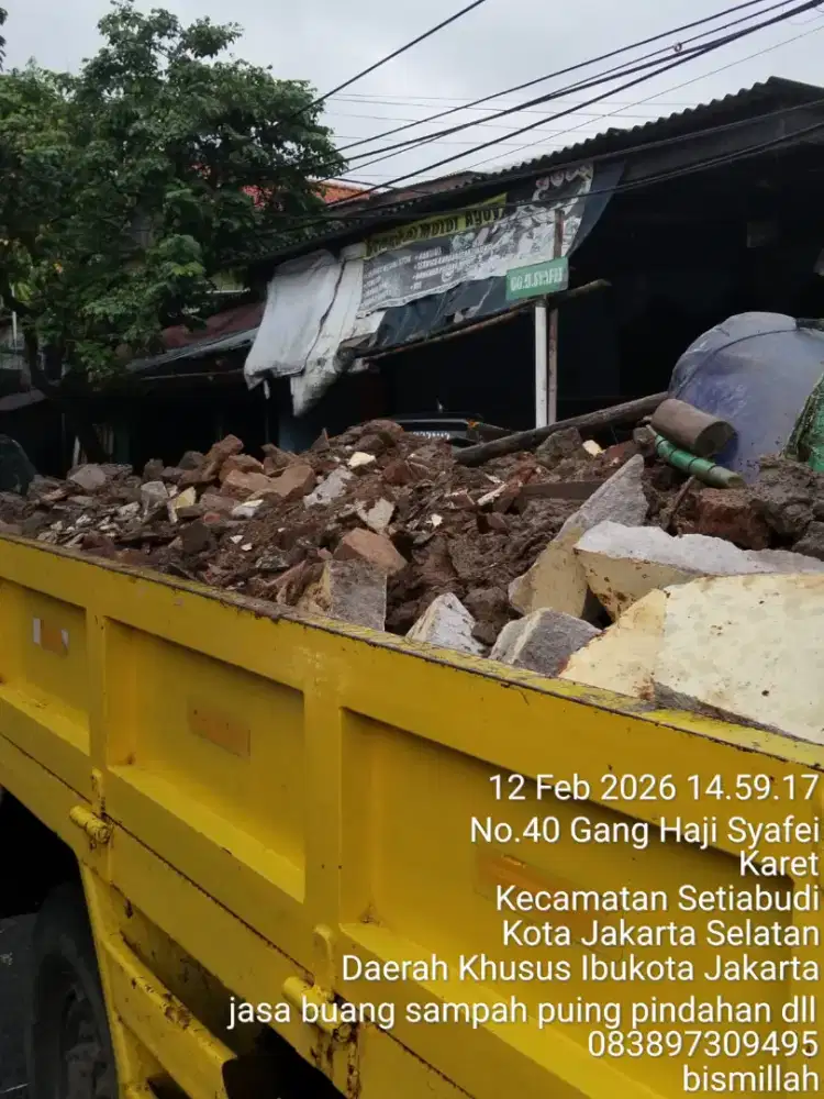 Jasa buang puing dan tanah