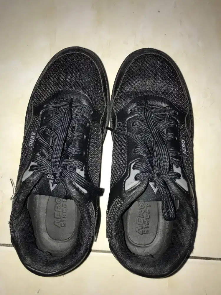 Sepatu Hitam Aerostreet