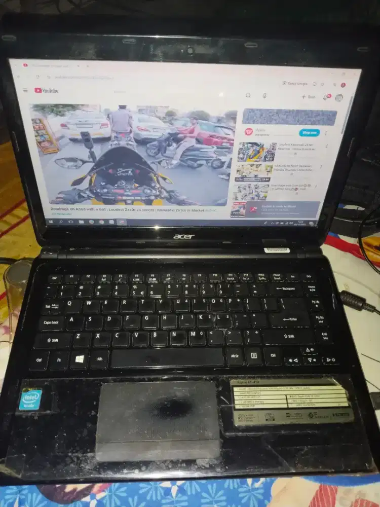 Laptop Acer E1-410