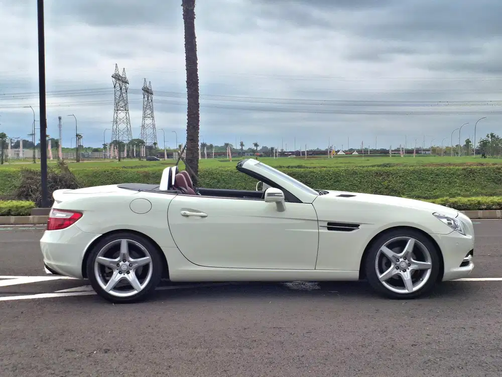Mercedes Benz Slk 200 Amg 1.8 Automatic Bensin Putih Metalik