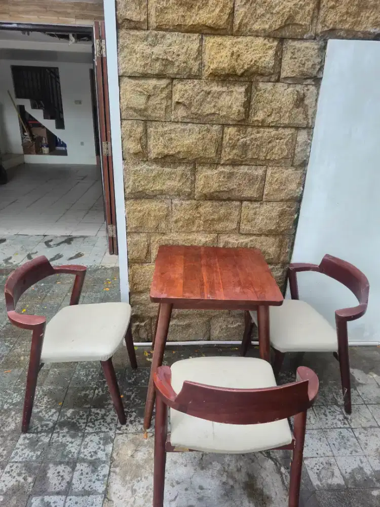 MEJA MAKAN BEKAS + KURSI 3 SET