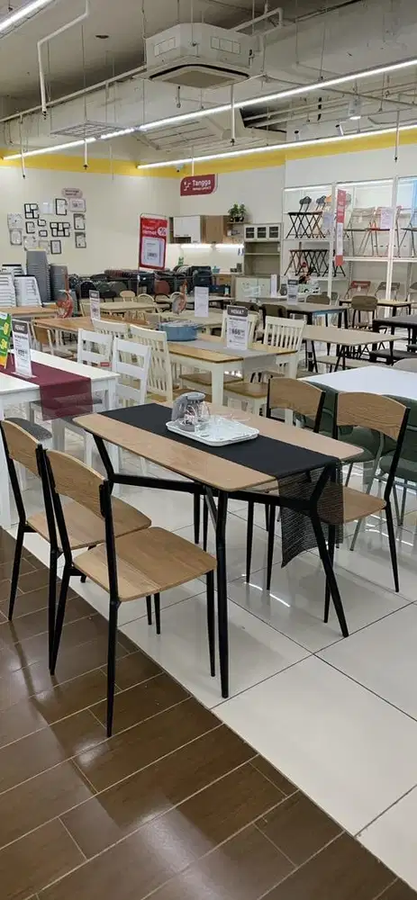 meja makan minimalis