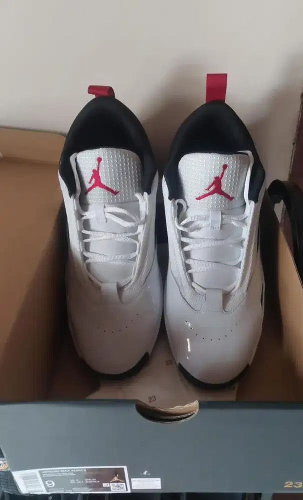 Sepatu Nike Air Jordan Max Aura 6