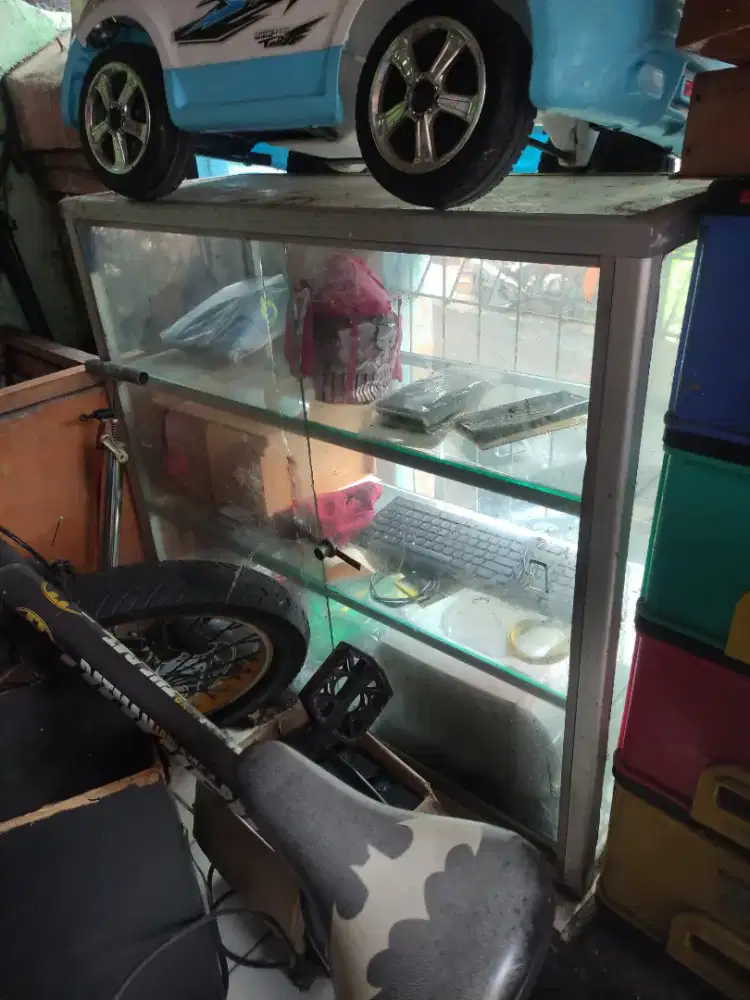 Etalase ukuran 100 x 90 x 40 cm