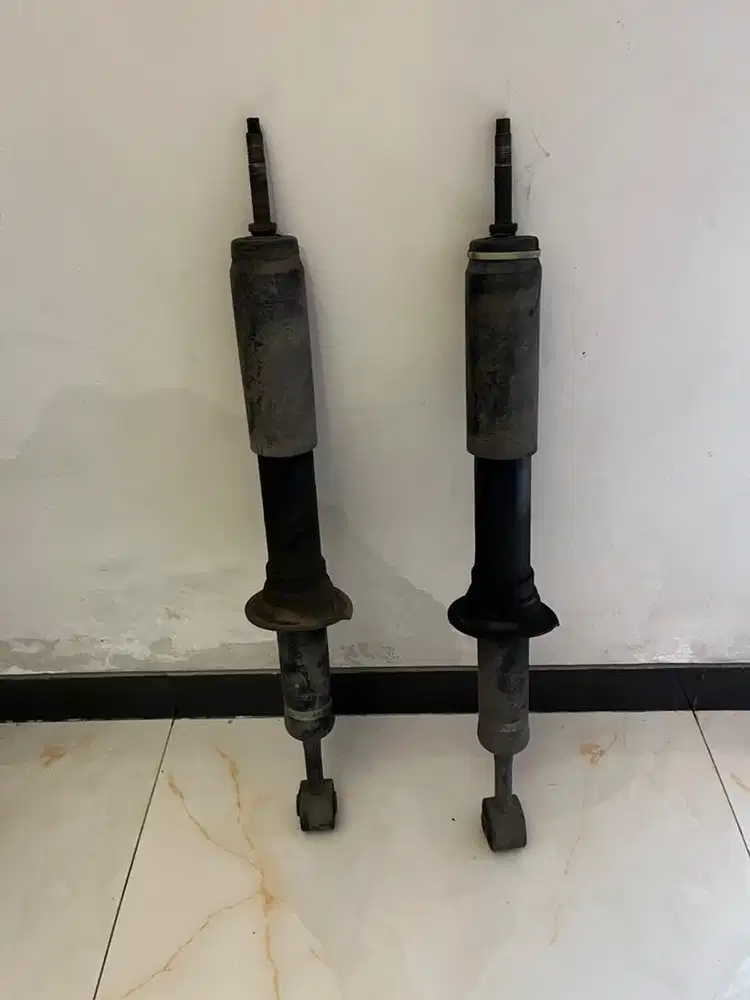 Shock Absorber Depan Fortuner Old Tokico