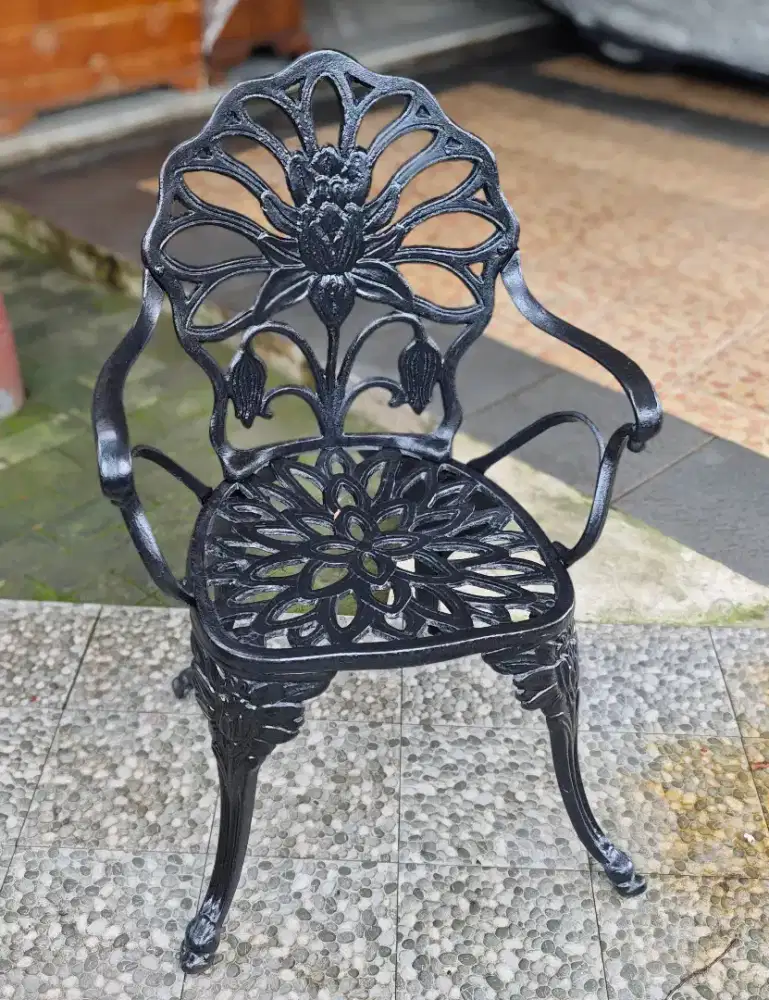 Satu 1 buah Kursi Taman Besi Jadul Berat Asli Awet Ratusan Tahun