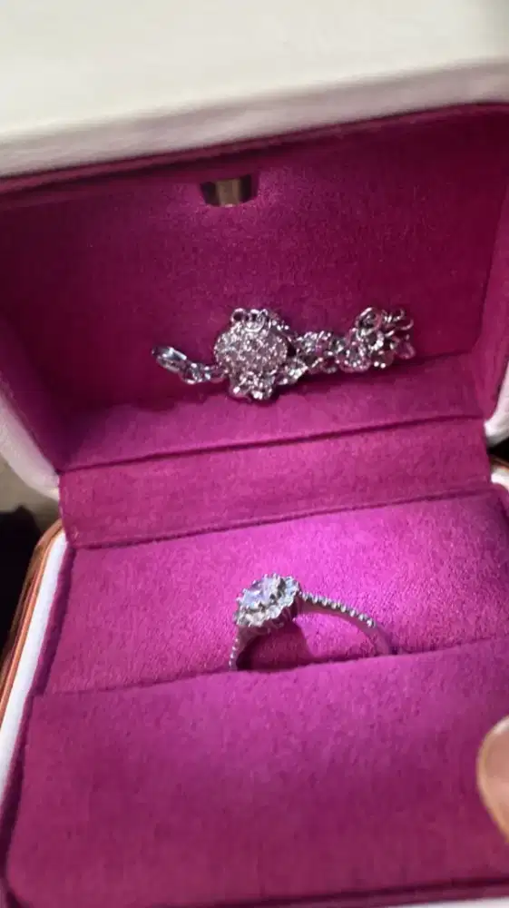 Di jual cincin dan kalung merk Dparis