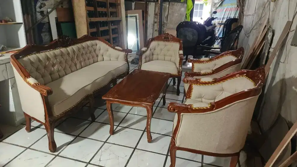 Perbaikan sofa ganti kain dan plitur