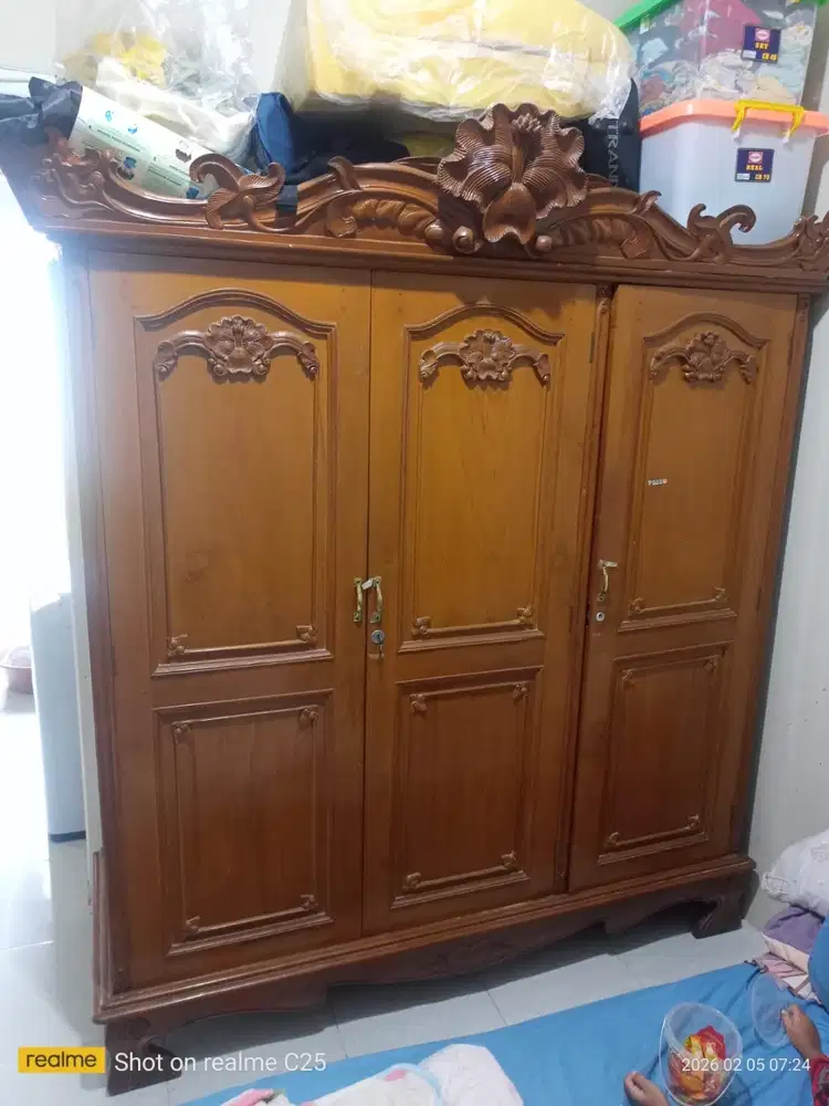 Lemari pakaian 3,8jt, meja rias 2,5jt, meja laci 600rb