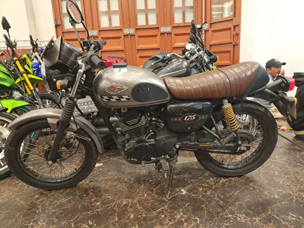 HUB IMA DP 2.5 JT KAWASAKI W 175 CAFE 2022 . KM 4000AN FREE OLI SERVIS
