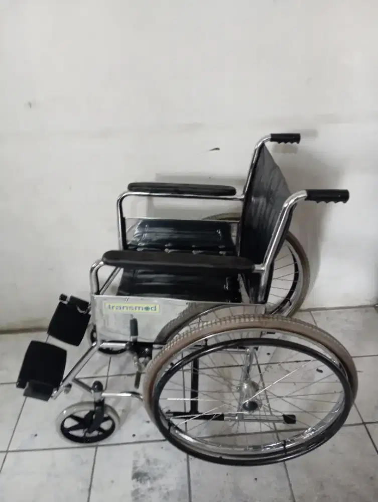 Kursi roda barang mulus