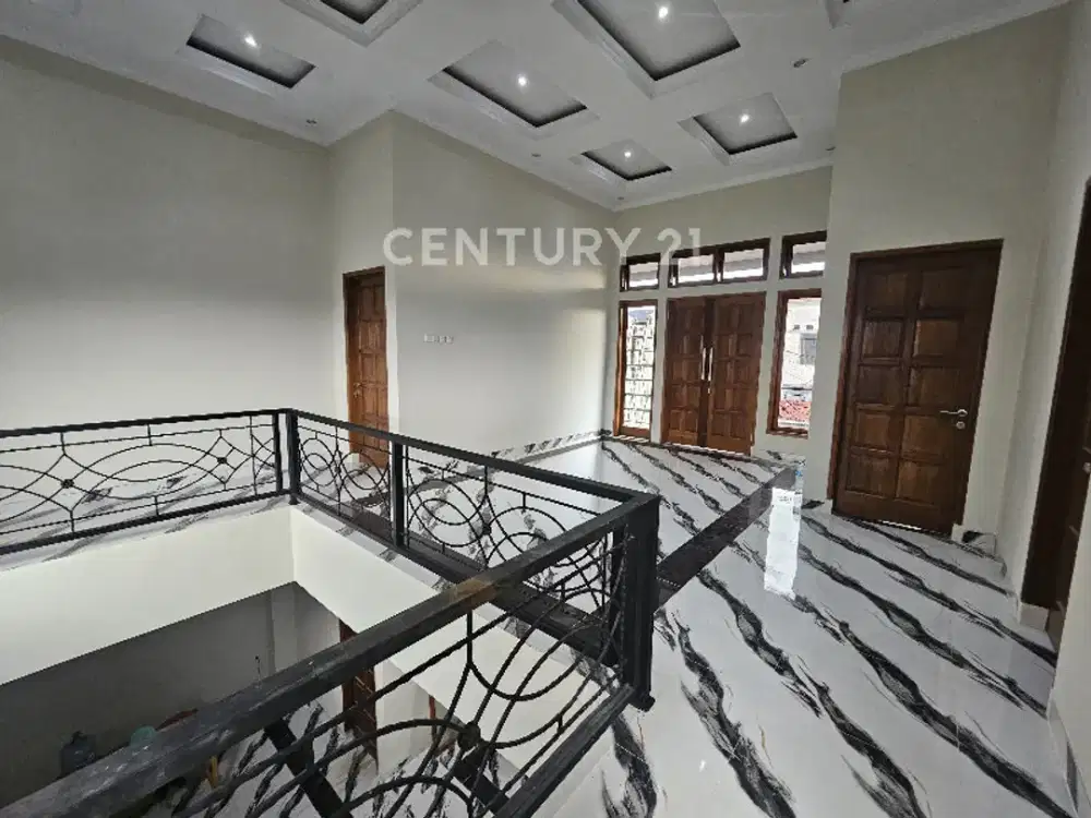 Rumah  Pejaten Fresh Renovated 5 Menit Jalan Kaki Ke Masjid