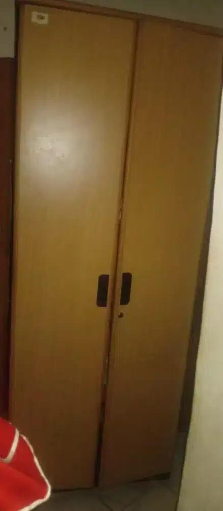 Lemari arsip kantor dua pintu