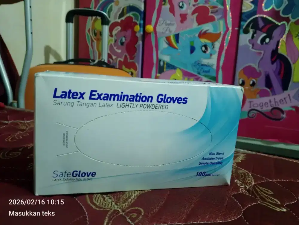 Krug tongkat jalan dan sarung tangan latex