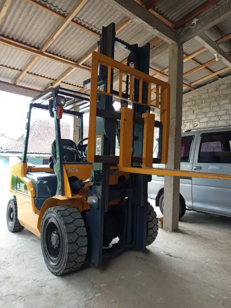 Forklift 3 Ton Caterpillar 2020 istimewa
