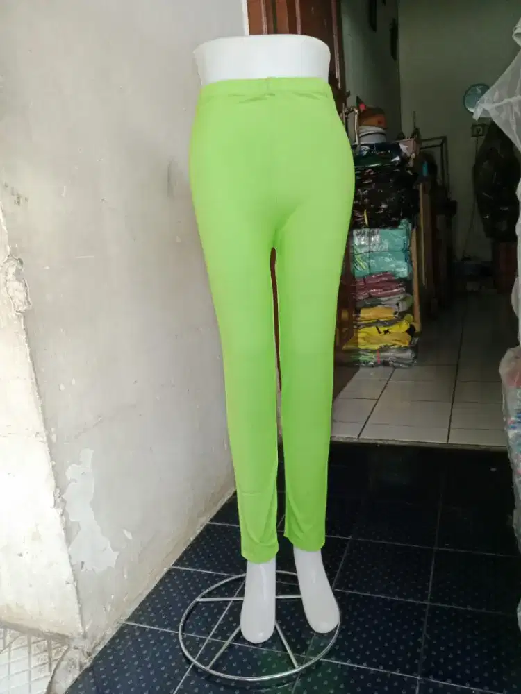 * di jual celana legging kondisi baru