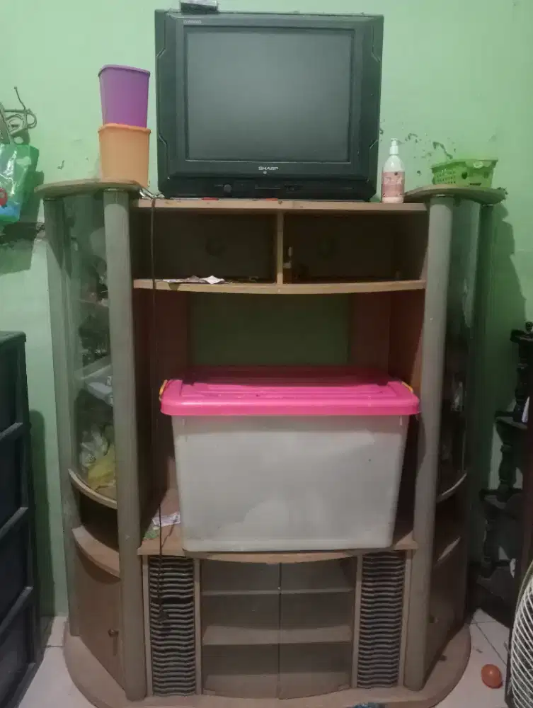 Jual aja cepat lemari atau bifet kaca beserta tv tabung 21 inch