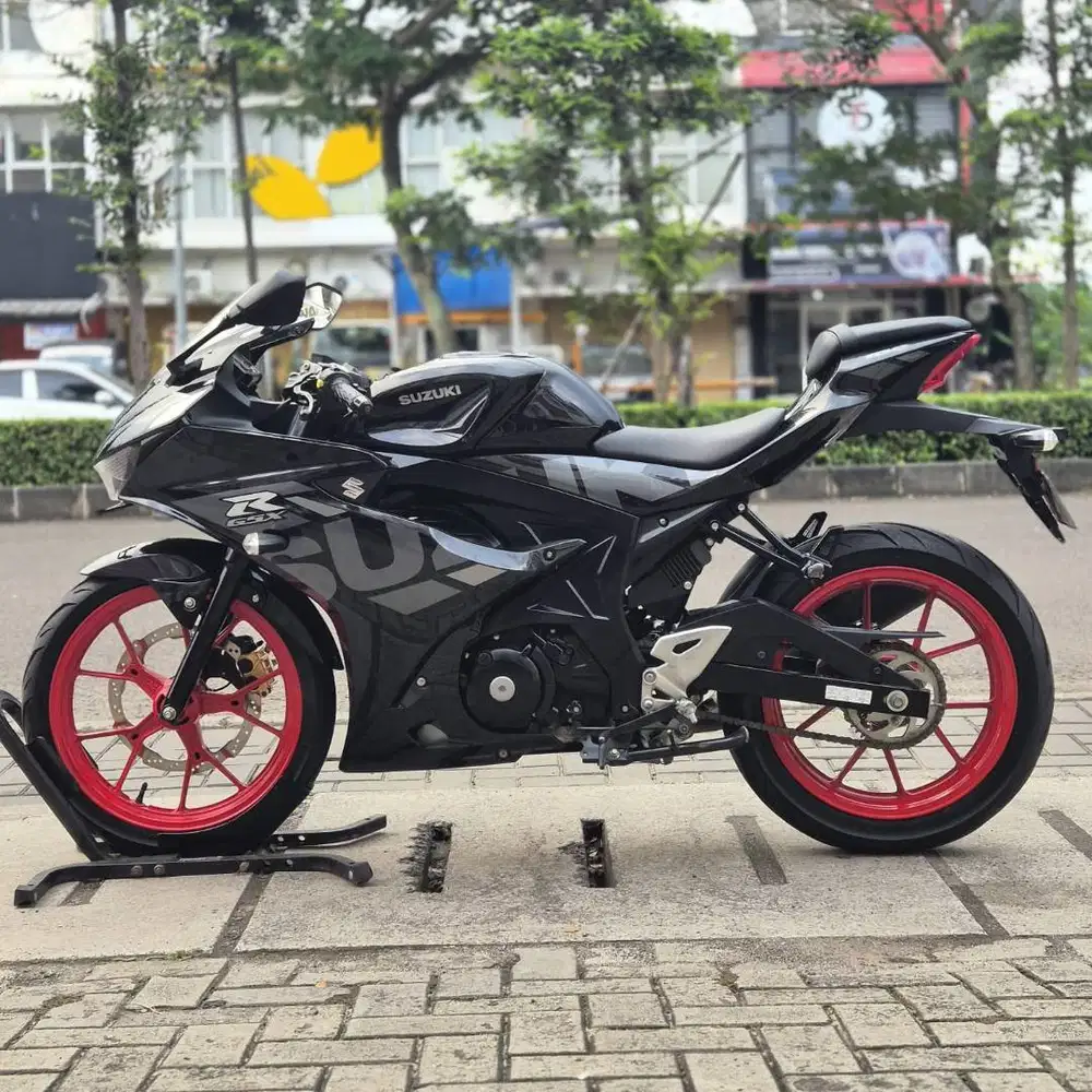 SUZUKI GSX R150 ABS 2021 BLACK KM 4K PAJAK PANJANG LIKE NEW