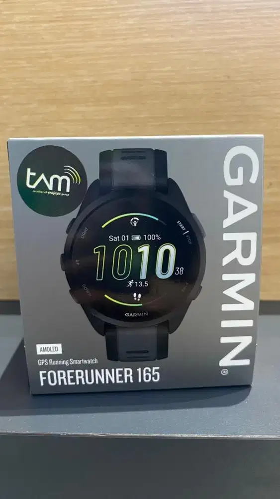 Garmin Forerunner 165 promo