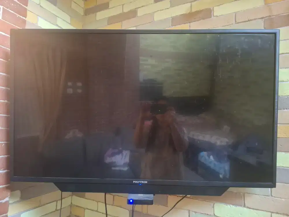 TV POLYTRON LED PLUS SOUND BAR minus remote