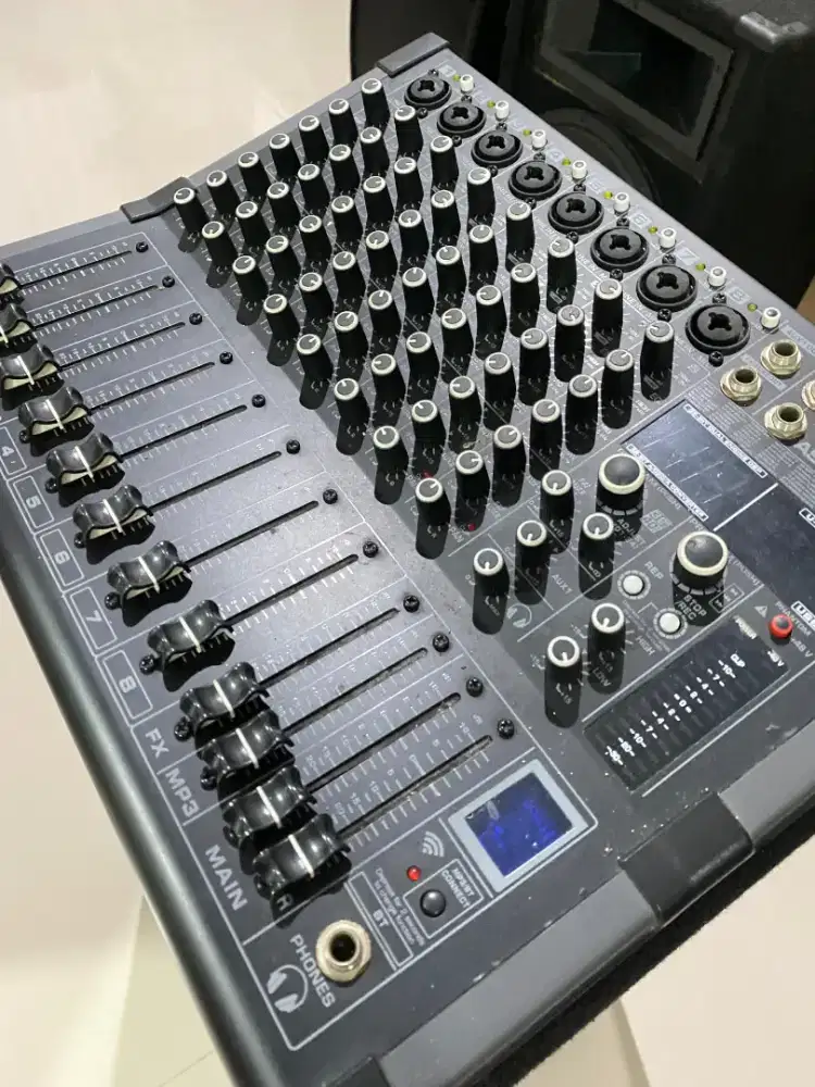 Mixer amplifier karaoke 8 channel include sepaker