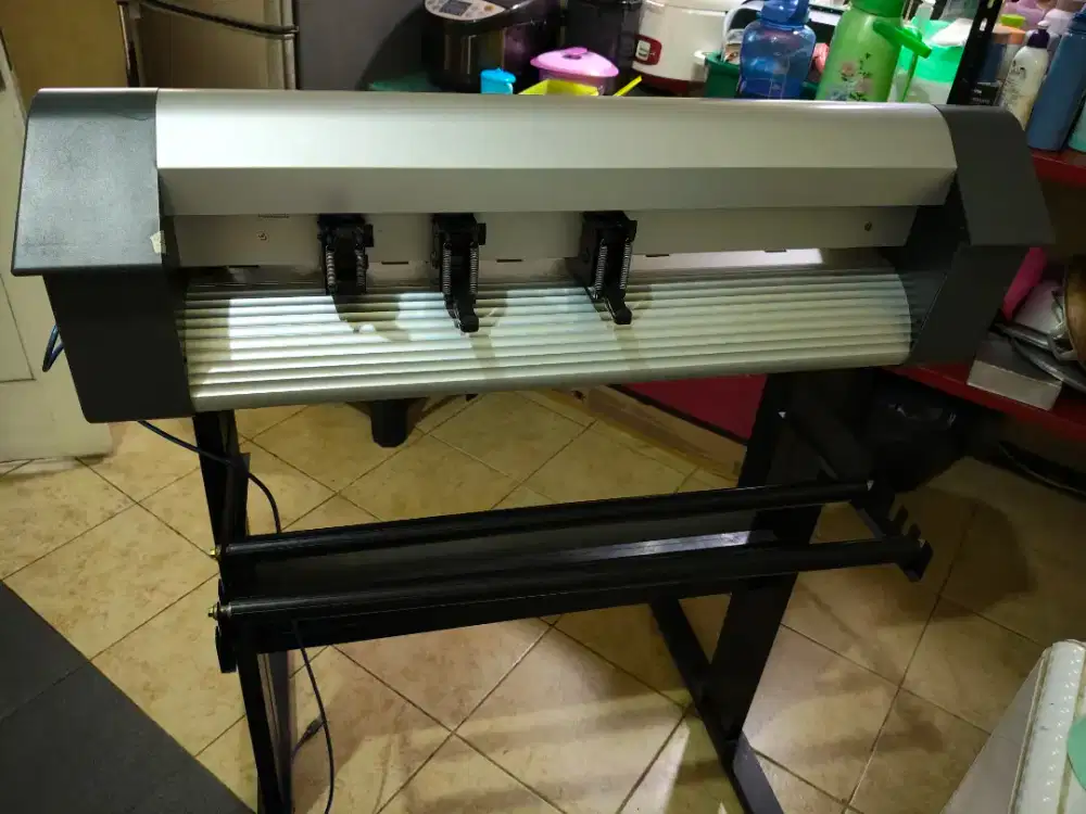 Mesin cutting sticker dan sablon polyflex