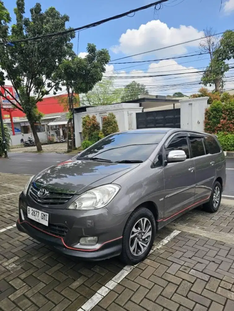 Toyota kijang innova V 2.0 2011/2012 a/t istimewa