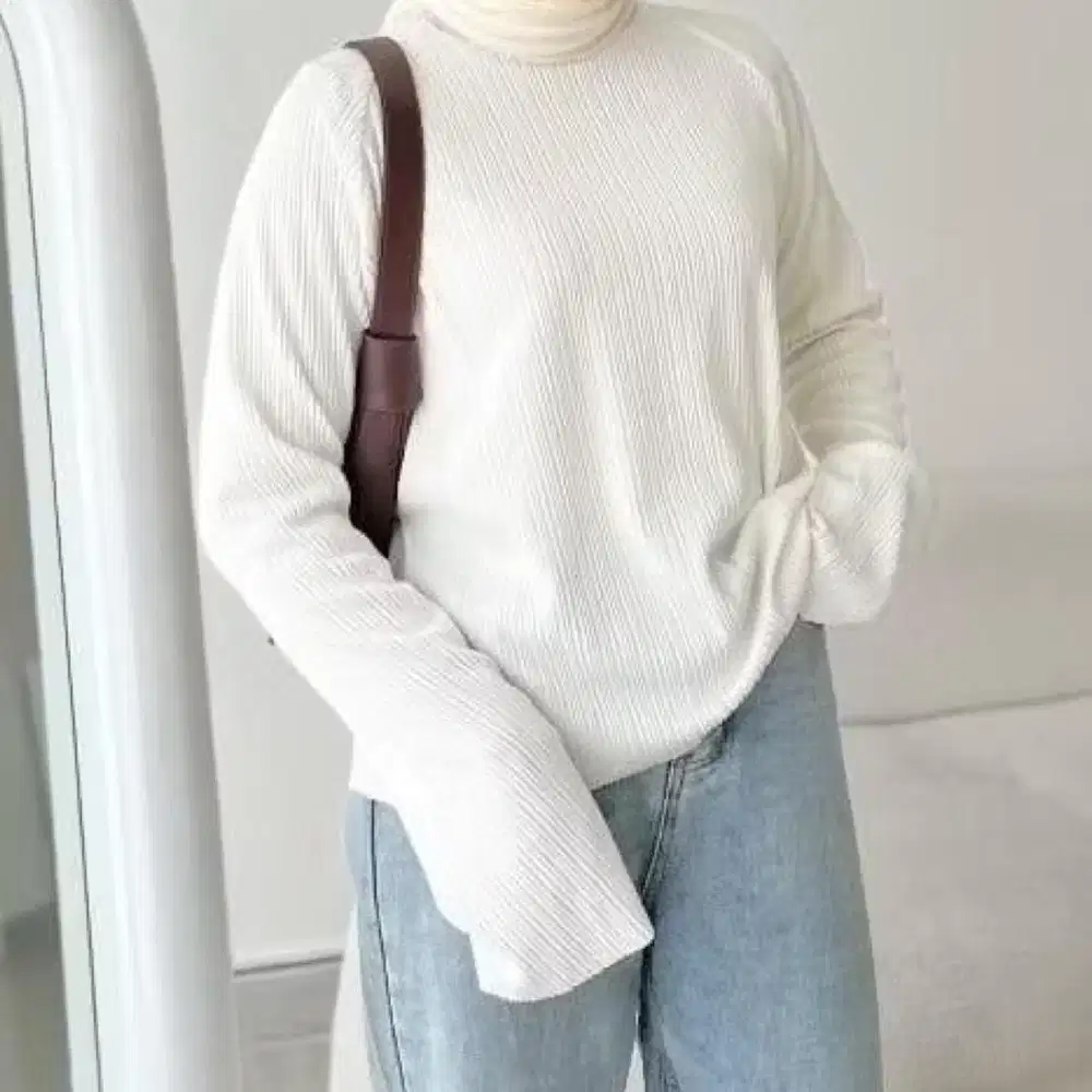 Baju Wanita Pleats Knit-White | Overlong Sleeve| Knit Top| Plisket Top